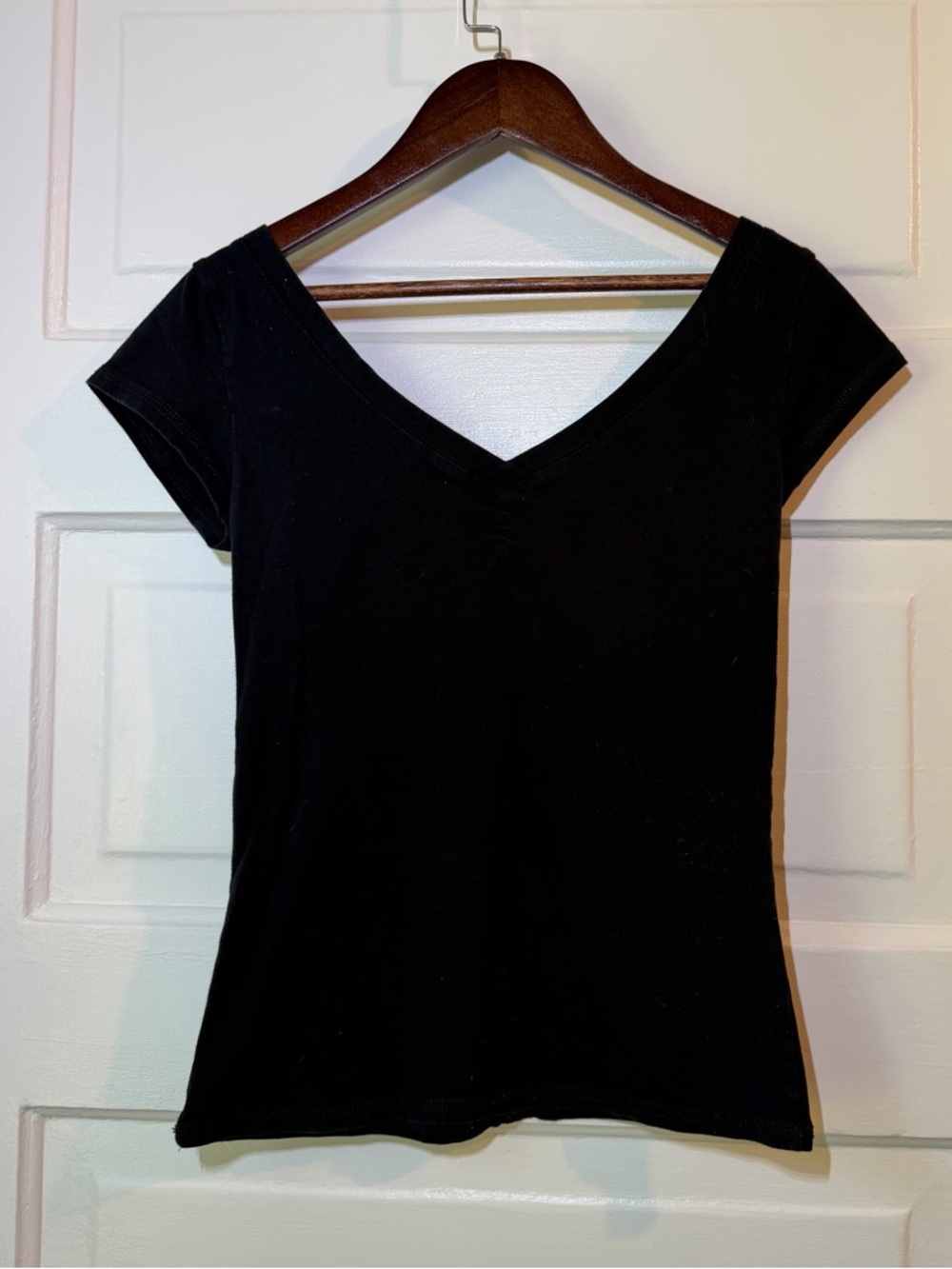 Wet Seal Black V-Neck Short Sleeve Tee